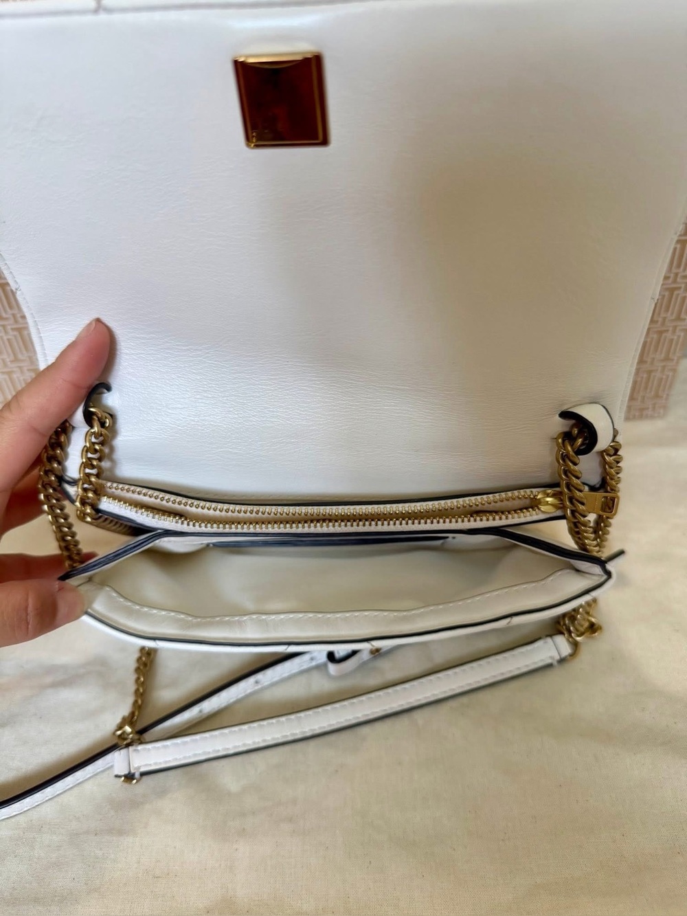 Tory Burch Kira Diamond Quilted crossbody - Picture 4 of 9